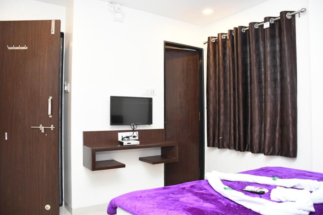Hotel Sai Shatabdi شيردي المظهر الخارجي الصورة