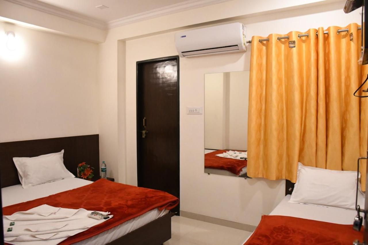 Hotel Sai Shatabdi شيردي المظهر الخارجي الصورة