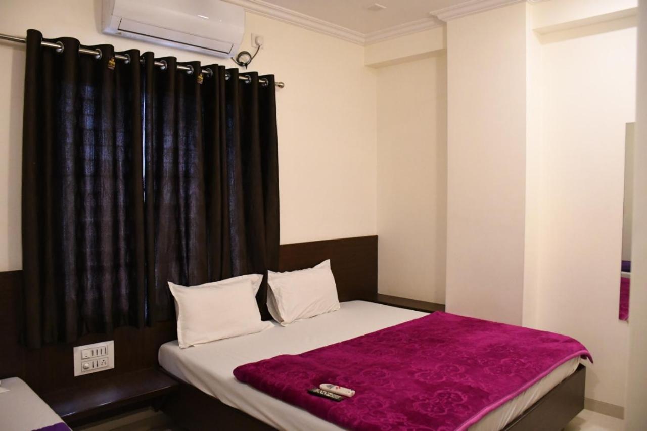 Hotel Sai Shatabdi شيردي المظهر الخارجي الصورة